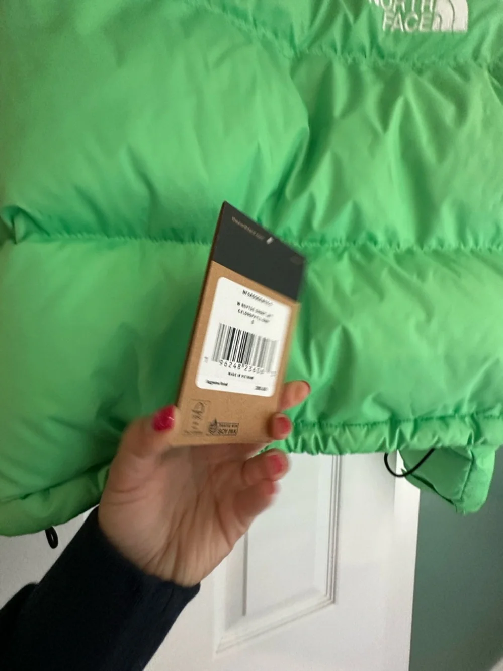 The North Face Women's Cropped Nuptse Puffer Jacket in Chlorophyll Green - Picture 7 of 7